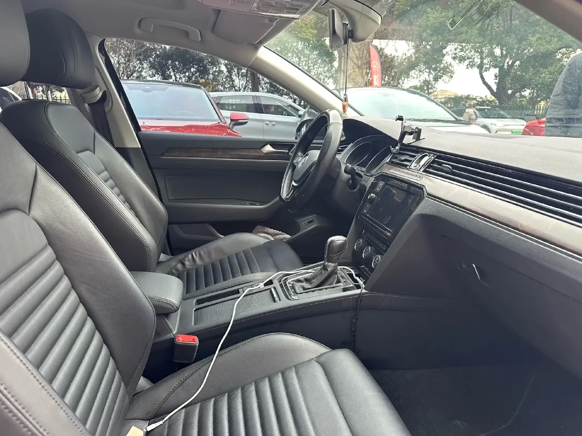 2019 Volkswagen Magotan 2.0T 186HP L4 7DCT,autocango,china used car exporter,china ev exporter,chinese used car exporter,chinese used ev exporter