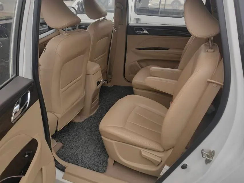 2016 BaoJun 560 1.5T 150HP L4 6MT,autocango,china used car exporter,china ev exporter,chinese used car exporter,chinese used ev exporter