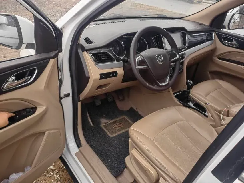 2016 BaoJun 560 1.5T 150HP L4 6MT,autocango,china used car exporter,china ev exporter,chinese used car exporter,chinese used ev exporter