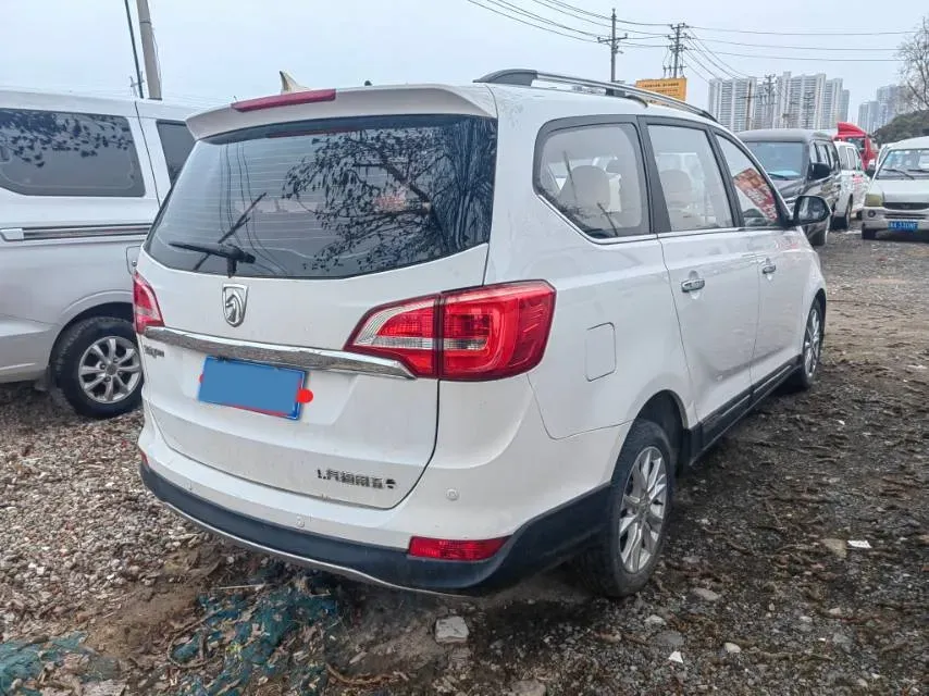 2016 BaoJun 560 1.5T 150HP L4 6MT,autocango,china used car exporter,china ev exporter,chinese used car exporter,chinese used ev exporter