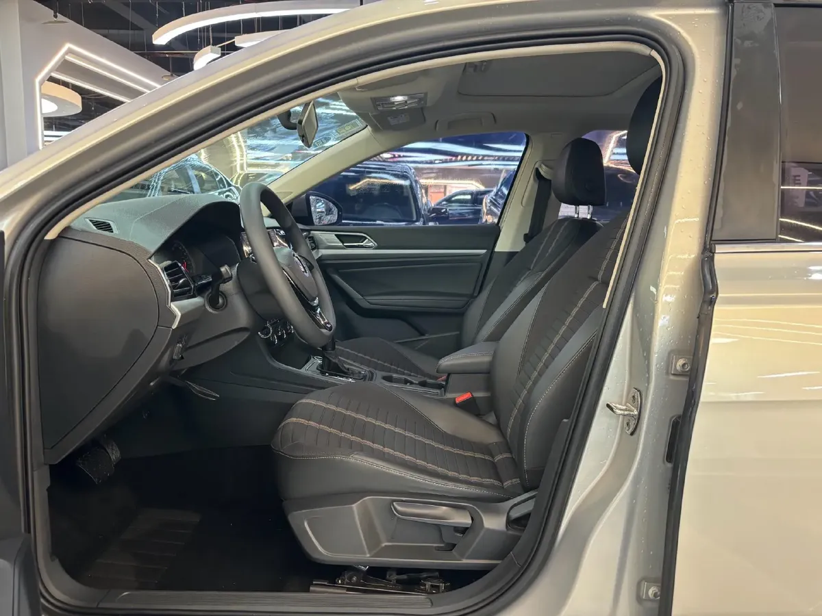 2018 Skoda Karoq 1.4T 150HP L4 7DCT,autocango,china used car exporter,china ev exporter,chinese used car exporter,chinese used ev exporter