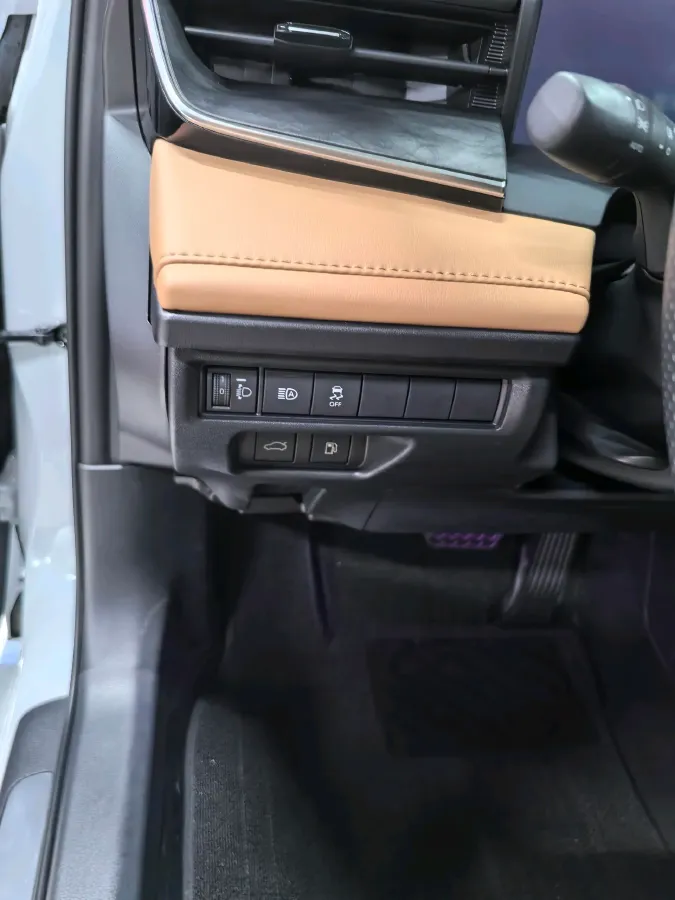 2024 Toyota Camry 2.0L 152HP L4 E-CVT Hybrid,autocango,china used car exporter,china ev exporter,chinese used car exporter,chinese used ev exporter