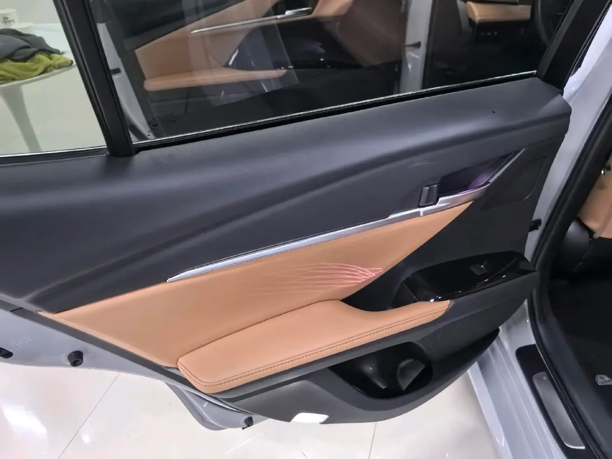 2024 Toyota Camry 2.0L 152HP L4 E-CVT Hybrid,autocango,china used car exporter,china ev exporter,chinese used car exporter,chinese used ev exporter