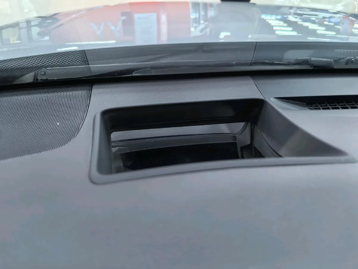 2024 Toyota Camry 2.0L 152HP L4 E-CVT Hybrid,autocango,china used car exporter,china ev exporter,chinese used car exporter,chinese used ev exporter