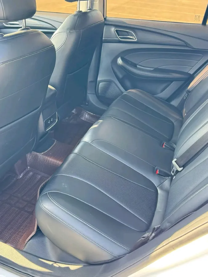 2019 Roewe i5 1.5L 120HP L4 5MT,autocango,china used car exporter,china ev exporter,chinese used car exporter,chinese used ev exporter