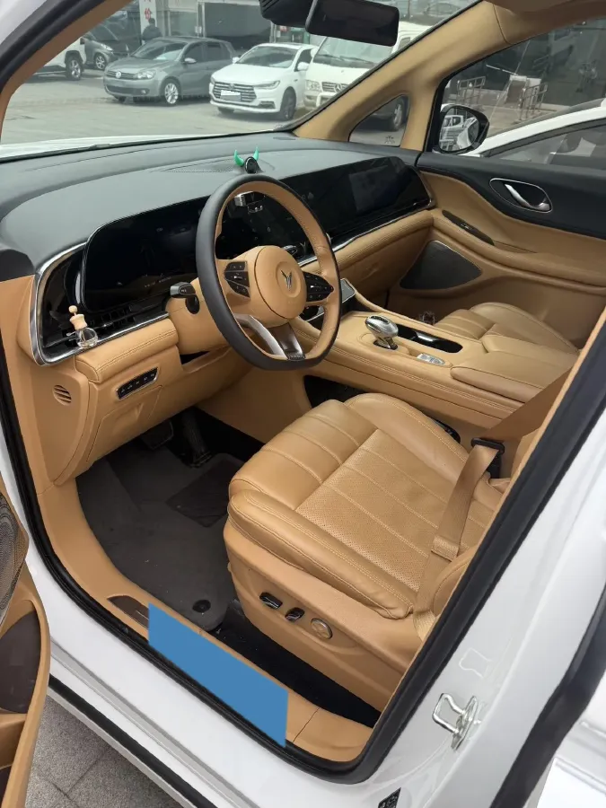 2024 Voyah Dream 1.5T 150HP L4 PHEV 43KWH,autocango,china used car exporter,china ev exporter,chinese used car exporter,chinese used ev exporter