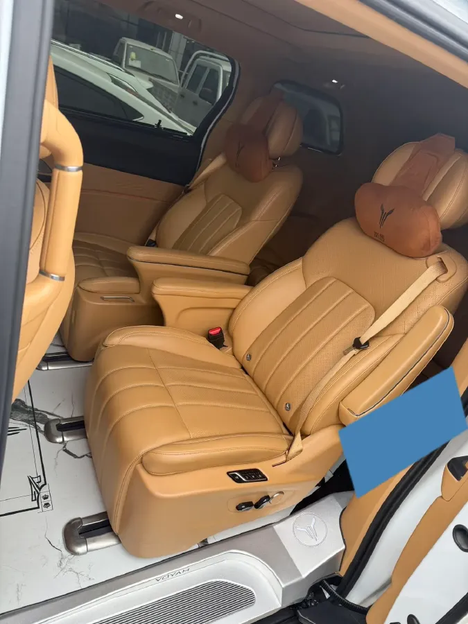 2024 Voyah Dream 1.5T 150HP L4 PHEV 43KWH,autocango,china used car exporter,china ev exporter,chinese used car exporter,chinese used ev exporter