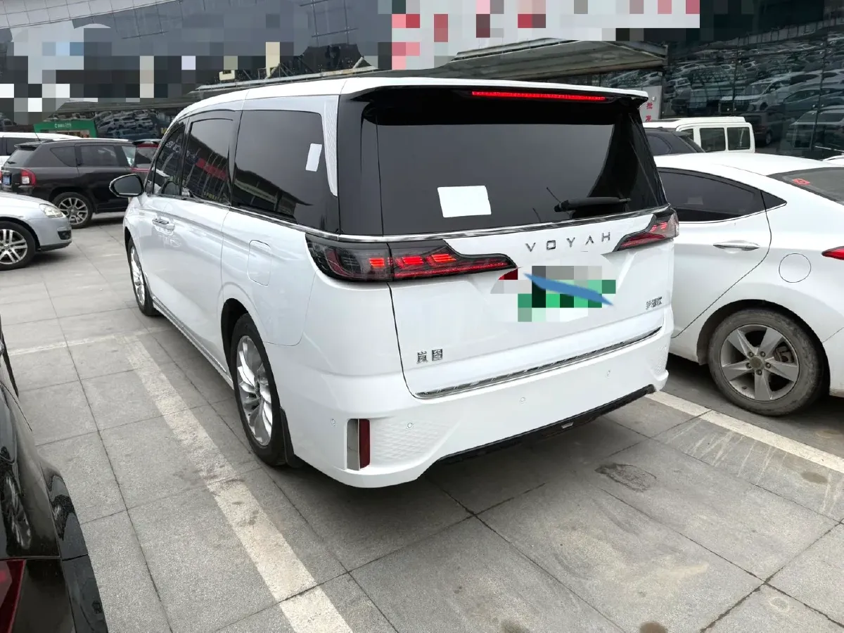 2024 Voyah Dream 1.5T 150HP L4 PHEV 43KWH,autocango,china used car exporter,china ev exporter,chinese used car exporter,chinese used ev exporter