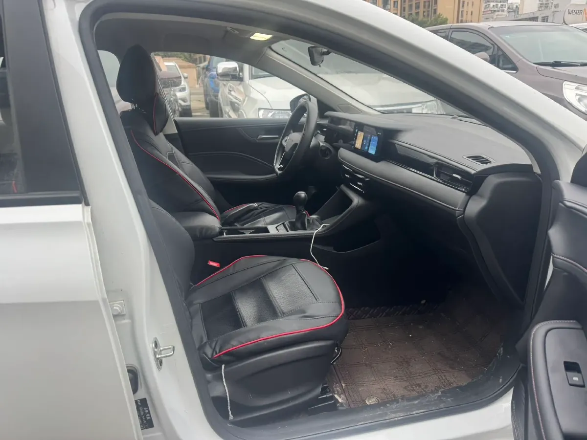 2023 Roewe i5 1.5L 129HP L4 5MT,autocango,china used car exporter,china ev exporter,chinese used car exporter,chinese used ev exporter