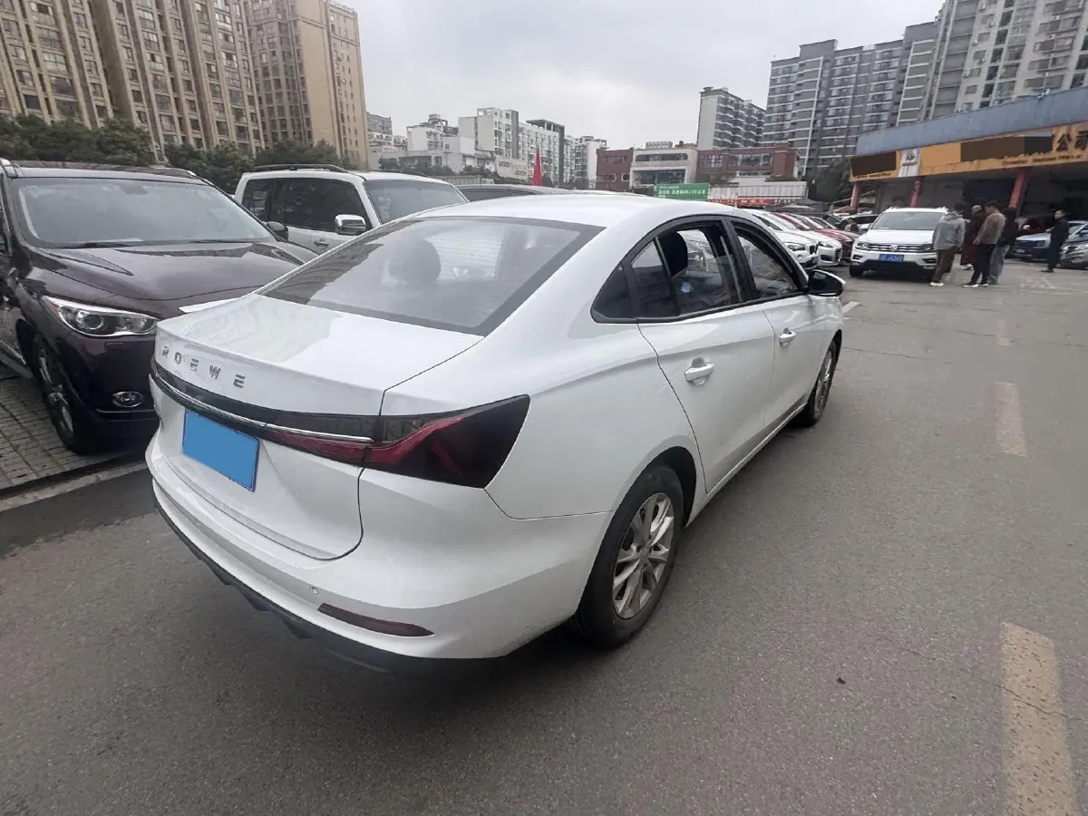 2023 Roewe i5 1.5L 129HP L4 5MT,autocango,china used car exporter,china ev exporter,chinese used car exporter,chinese used ev exporter