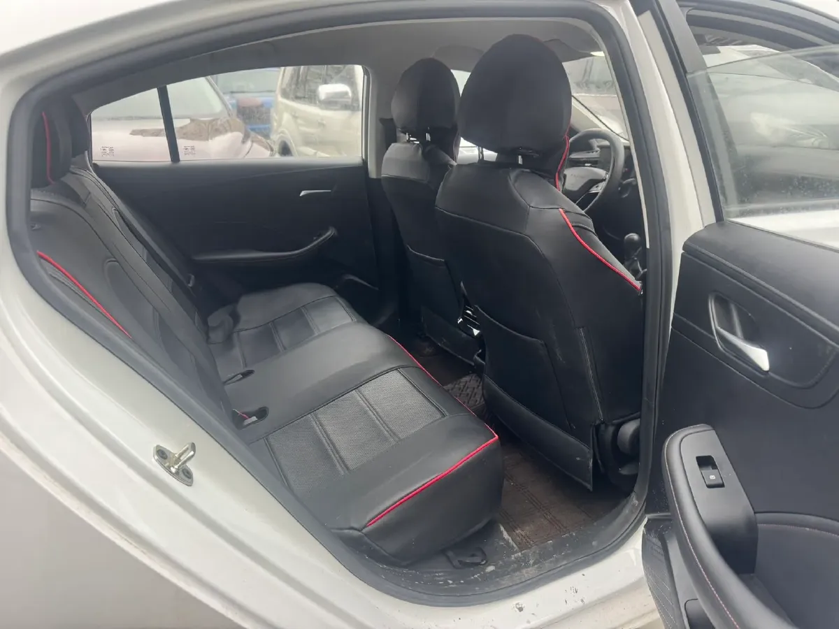 2023 Roewe i5 1.5L 129HP L4 5MT,autocango,china used car exporter,china ev exporter,chinese used car exporter,chinese used ev exporter