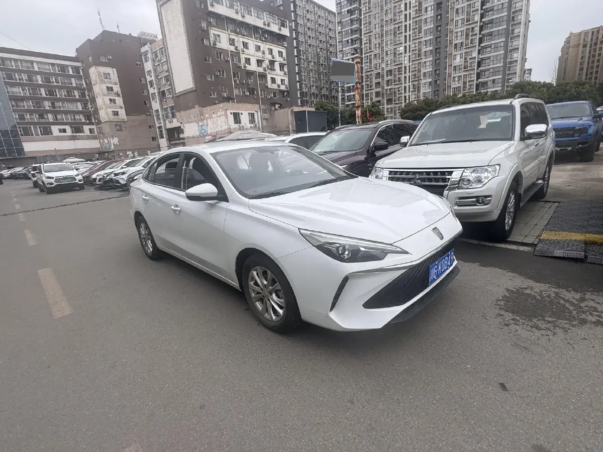 2023 Roewe i5 1.5L 129HP L4 5MT,autocango,china used car exporter,china ev exporter,chinese used car exporter,chinese used ev exporter