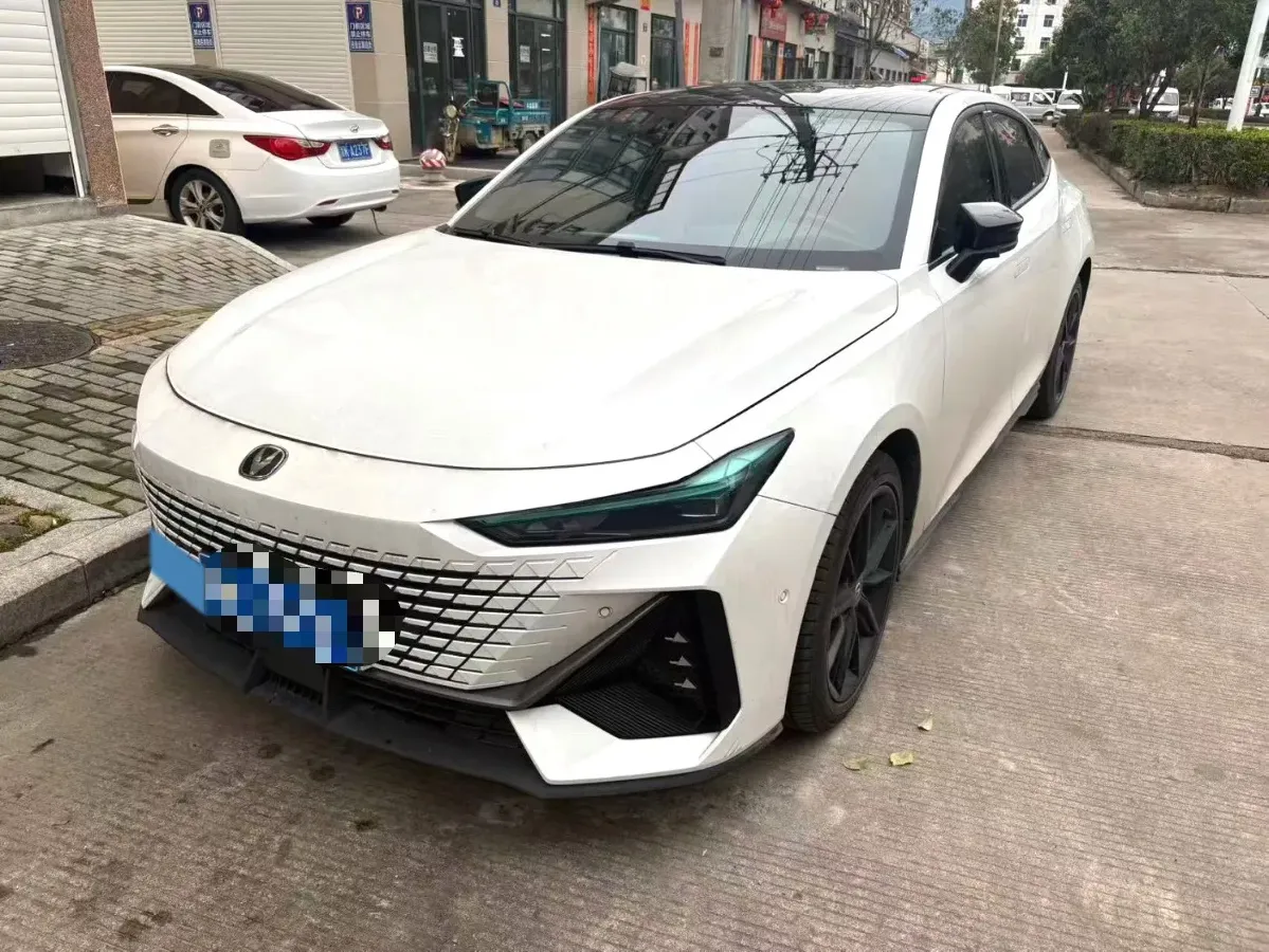 2022 ChangAn UNI-V 1.5T 188HP L4 7DCT,autocango,china used car exporter,china ev exporter,chinese used car exporter,chinese used ev exporter