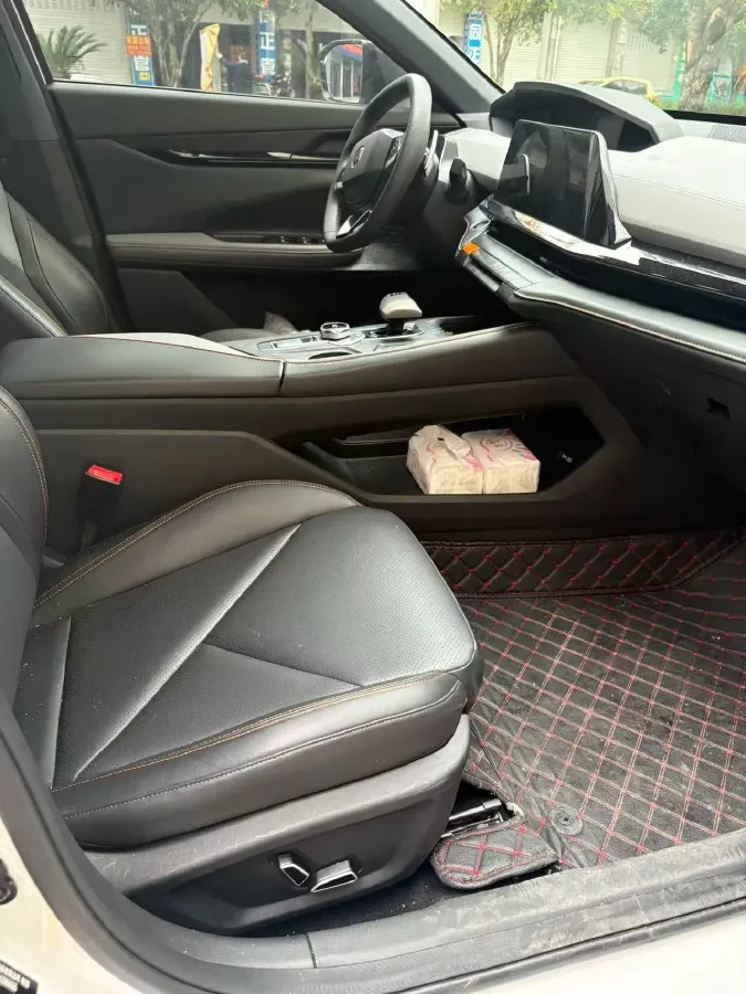 2022 ChangAn UNI-V 1.5T 188HP L4 7DCT,autocango,china used car exporter,china ev exporter,chinese used car exporter,chinese used ev exporter