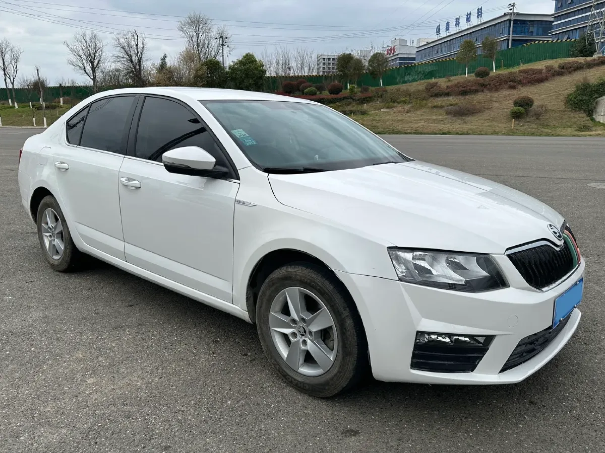 2017 Skoda Octavia 1.6L 110HP L4 5MT,autocango,china used car exporter,china ev exporter,chinese used car exporter,chinese used ev exporter