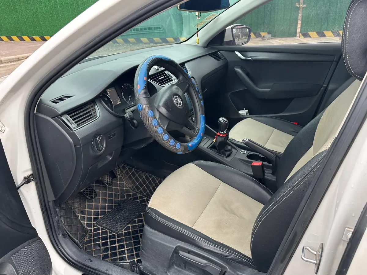 2017 Skoda Octavia 1.6L 110HP L4 5MT,autocango,china used car exporter,china ev exporter,chinese used car exporter,chinese used ev exporter