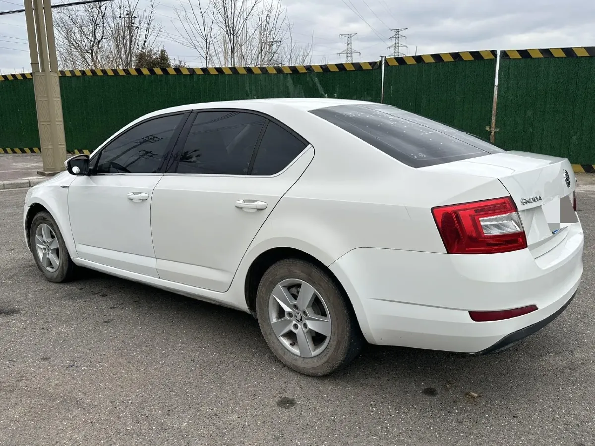 2017 Skoda Octavia 1.6L 110HP L4 5MT,autocango,china used car exporter,china ev exporter,chinese used car exporter,chinese used ev exporter