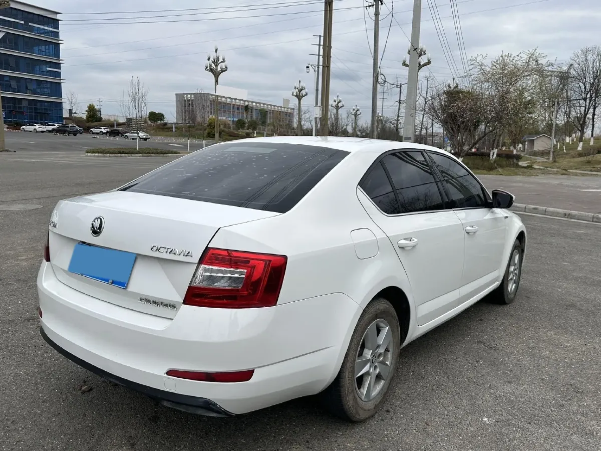 2017 Skoda Octavia 1.6L 110HP L4 5MT,autocango,china used car exporter,china ev exporter,chinese used car exporter,chinese used ev exporter