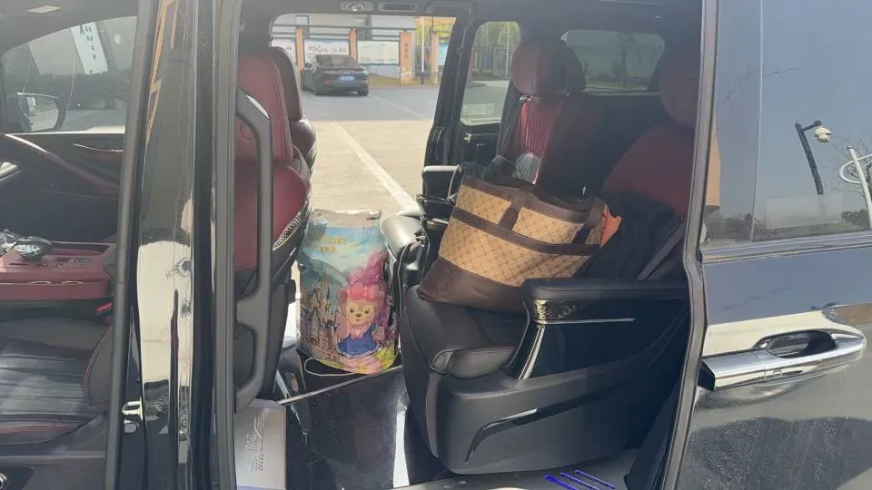 2023 GAC Trumpchi M8 2.0T 190HP L4 E-CVT Hybrid,autocango,china used car exporter,china ev exporter,chinese used car exporter,chinese used ev exporter