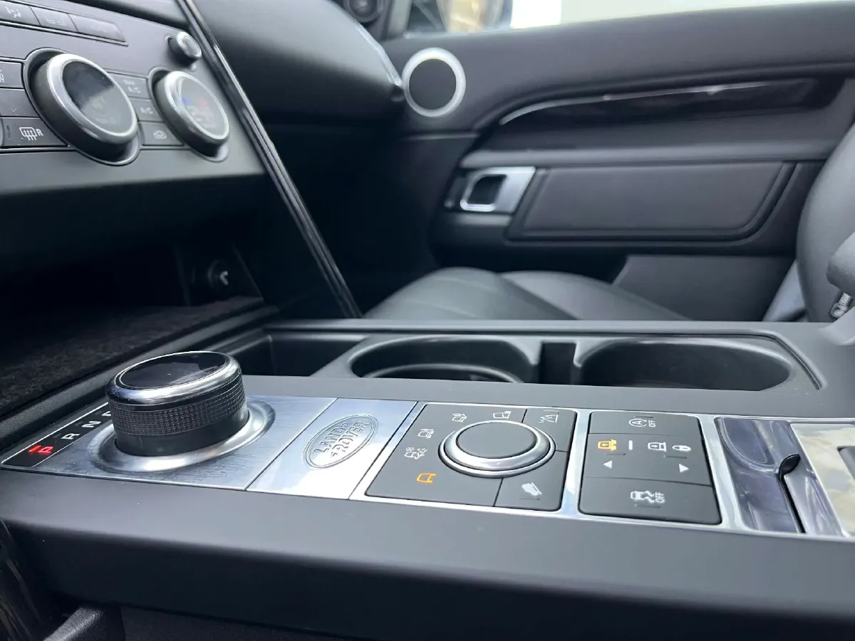 2020 Land Rover Discovery 3.0T 340HP V6 8AT,autocango,china used car exporter,china ev exporter,chinese used car exporter,chinese used ev exporter