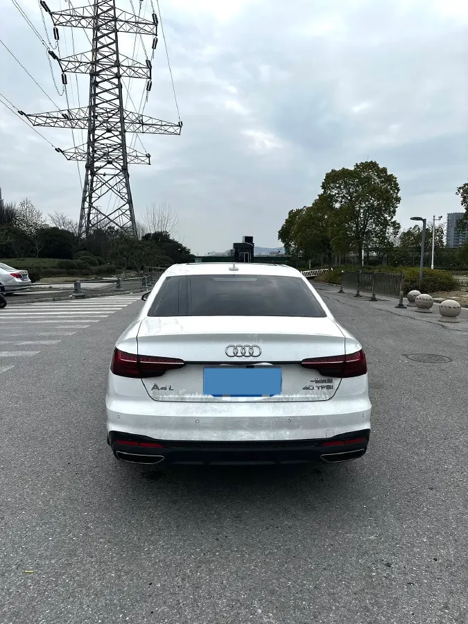 2022 Audi A4L 2.0T 190HP L4 7DCT,autocango,china used car exporter,china ev exporter,chinese used car exporter,chinese used ev exporter