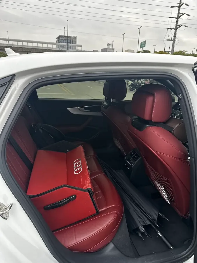 2022 Audi A4L 2.0T 190HP L4 7DCT,autocango,china used car exporter,china ev exporter,chinese used car exporter,chinese used ev exporter