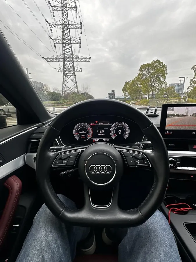 2022 Audi A4L 2.0T 190HP L4 7DCT,autocango,china used car exporter,china ev exporter,chinese used car exporter,chinese used ev exporter