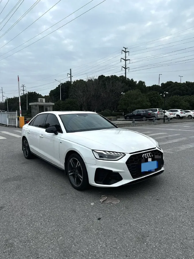2022 Audi A4L 2.0T 190HP L4 7DCT,autocango,china used car exporter,china ev exporter,chinese used car exporter,chinese used ev exporter