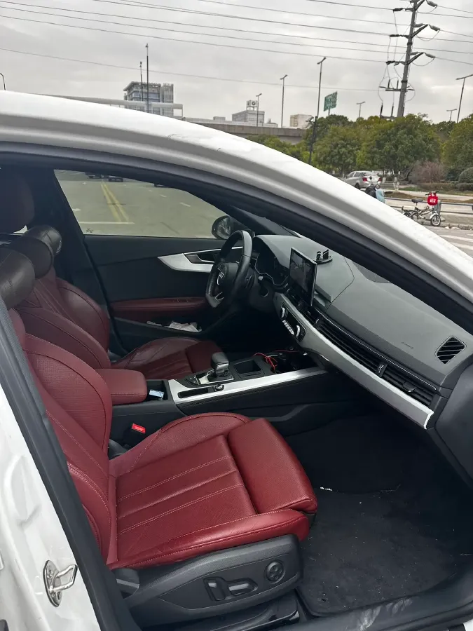 2022 Audi A4L 2.0T 190HP L4 7DCT,autocango,china used car exporter,china ev exporter,chinese used car exporter,chinese used ev exporter