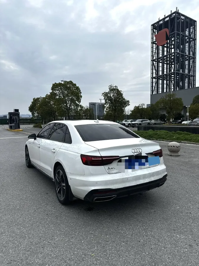 2022 Audi A4L 2.0T 190HP L4 7DCT,autocango,china used car exporter,china ev exporter,chinese used car exporter,chinese used ev exporter