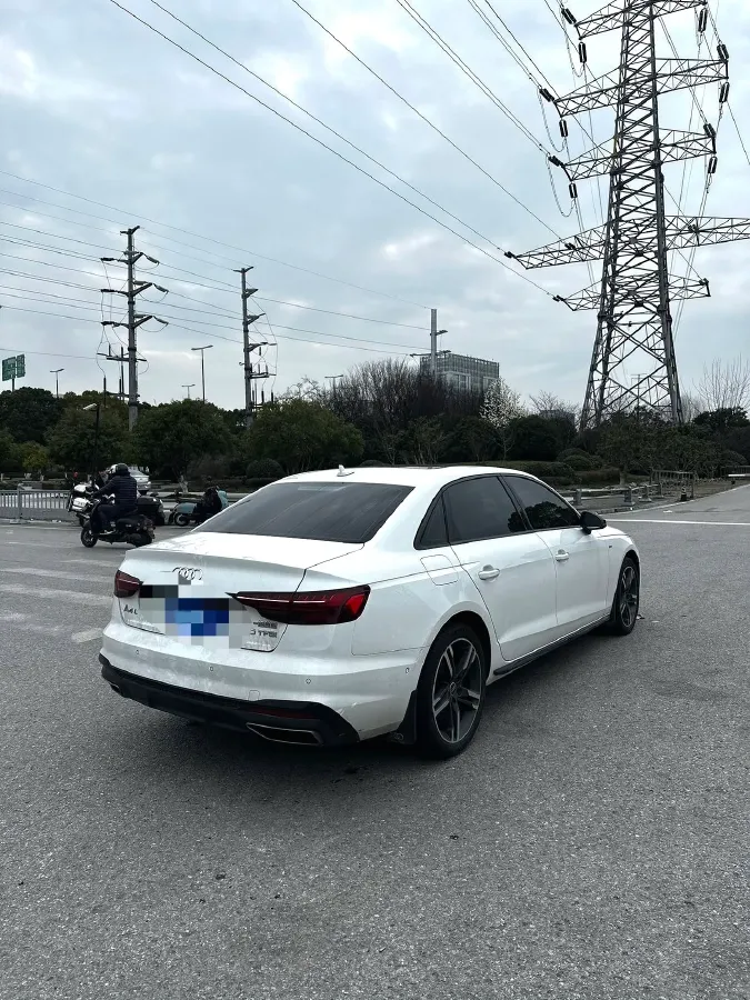 2022 Audi A4L 2.0T 190HP L4 7DCT,autocango,china used car exporter,china ev exporter,chinese used car exporter,chinese used ev exporter