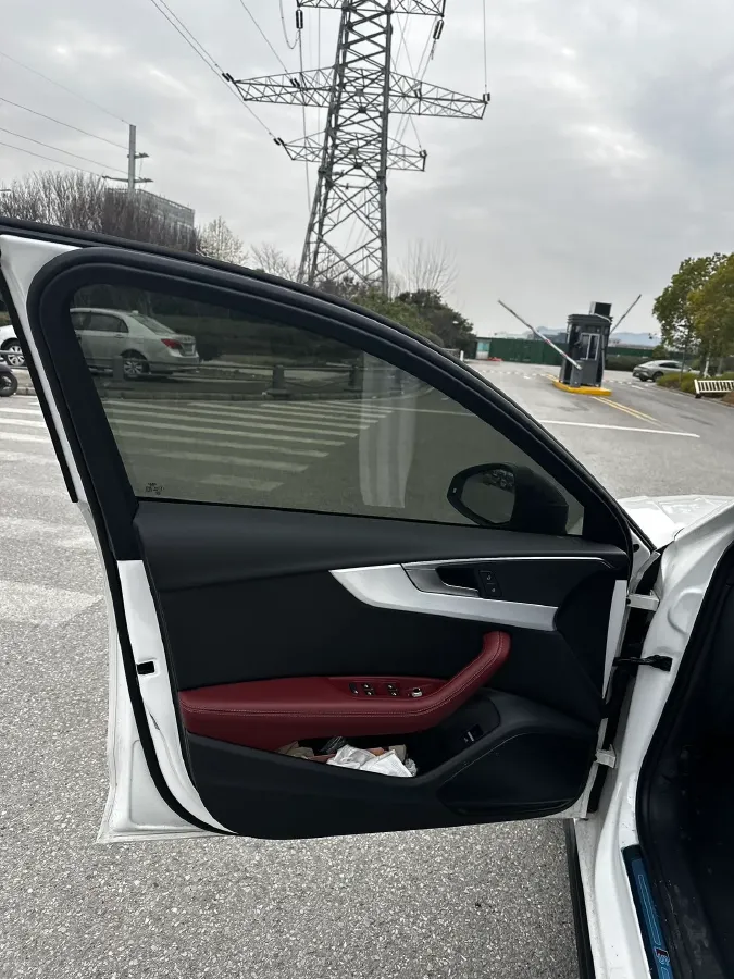 2022 Audi A4L 2.0T 190HP L4 7DCT,autocango,china used car exporter,china ev exporter,chinese used car exporter,chinese used ev exporter