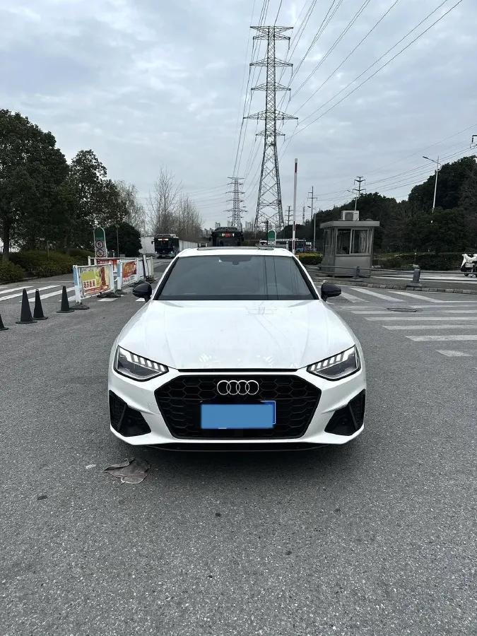 2022 Audi A4L 2.0T 190HP L4 7DCT,autocango,china used car exporter,china ev exporter,chinese used car exporter,chinese used ev exporter