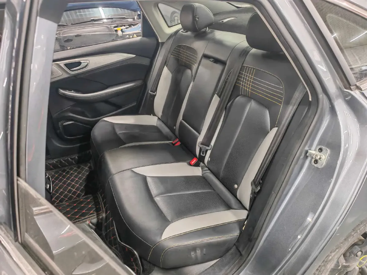 2020 Roewe i6 MAX 1.5T 169HP L4 AMT PHEV,autocango,china used car exporter,china ev exporter,chinese used car exporter,chinese used ev exporter