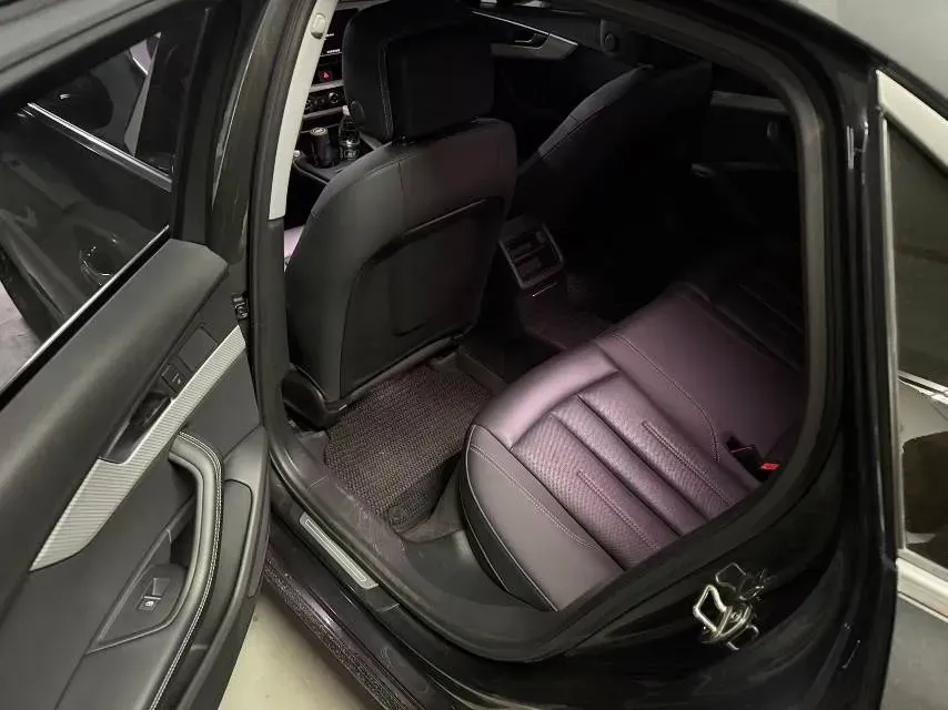 2020 Audi A4L 2.0T 190HP L4 7DCT,autocango,china used car exporter,china ev exporter,chinese used car exporter,chinese used ev exporter