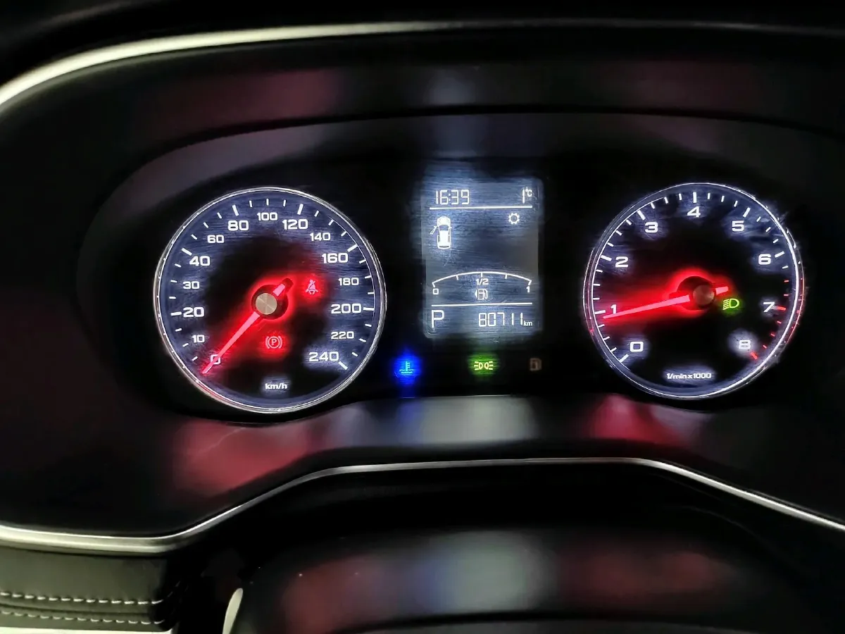 2019 Roewe RX8 2.0T 222HP L4 6AT,autocango,china used car exporter,china ev exporter,chinese used car exporter,chinese used ev exporter