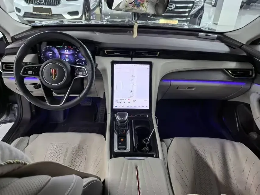 2023 HongQi H5 2.0T 224HP L4 8AT,autocango,china used car exporter,china ev exporter,chinese used car exporter,chinese used ev exporter