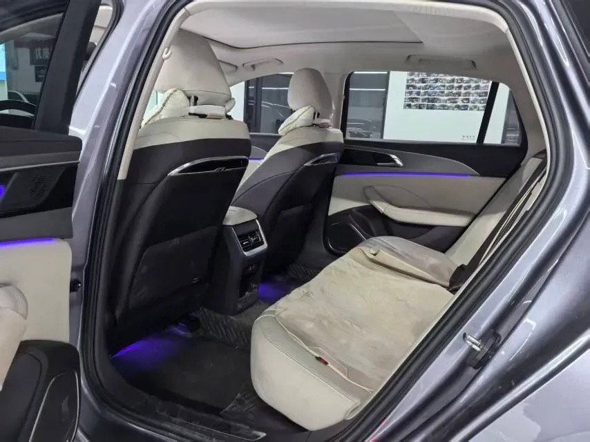 2023 HongQi H5 2.0T 224HP L4 8AT,autocango,china used car exporter,china ev exporter,chinese used car exporter,chinese used ev exporter