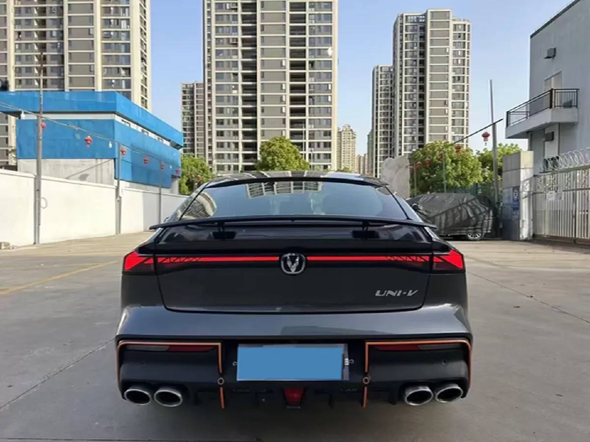 2022 ChangAn UNI-V 1.5T 188HP L4 7DCT,autocango,china used car exporter,china ev exporter,chinese used car exporter,chinese used ev exporter