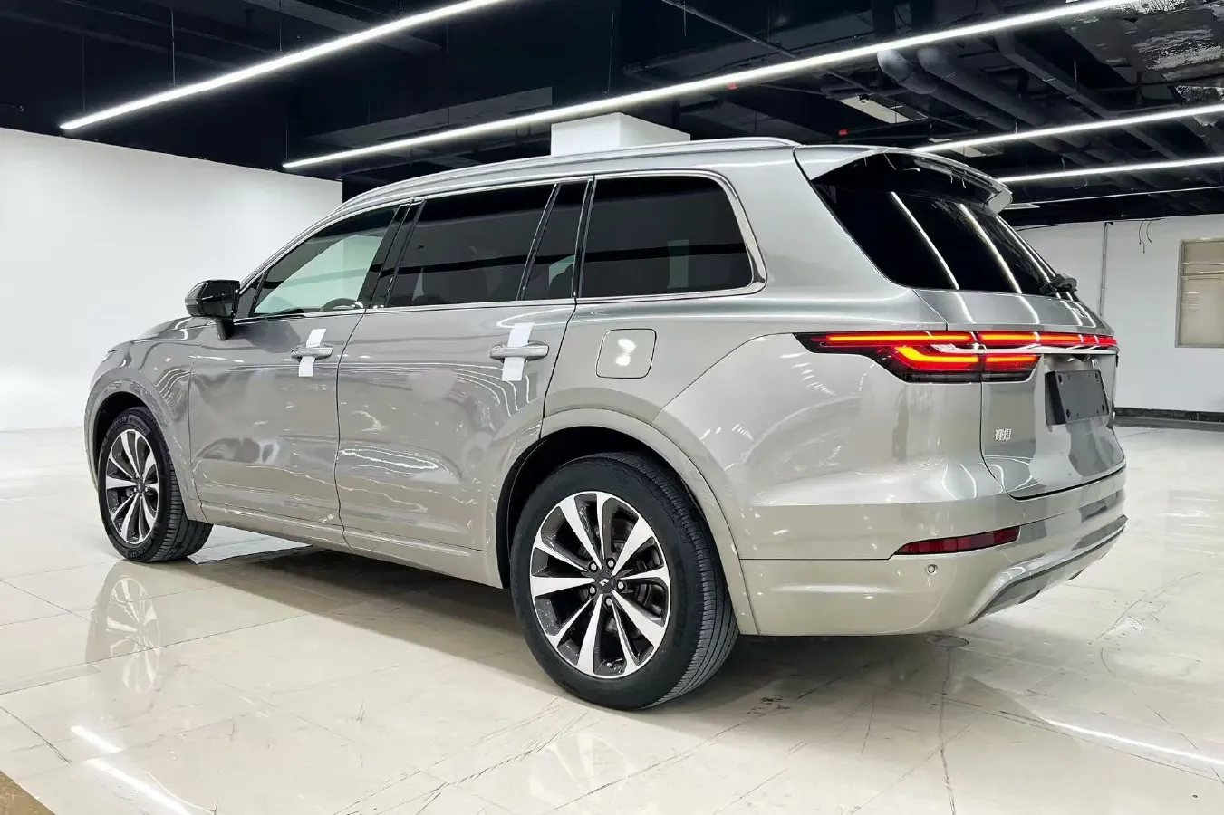 2020 Li ONE Range Extended 131HP REEV 40.5KWH,autocango,china used car exporter,china ev exporter,chinese used car exporter,chinese used ev exporter
