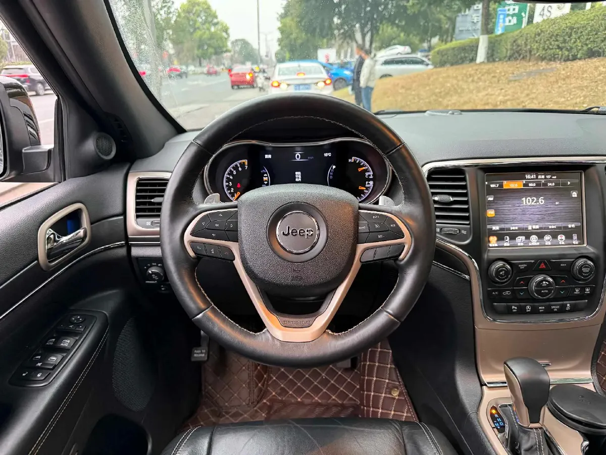 2017 Jeep Grand Cherokee 3.0L 234HP V6 8AT,autocango,china used car exporter,china ev exporter,chinese used car exporter,chinese used ev exporter