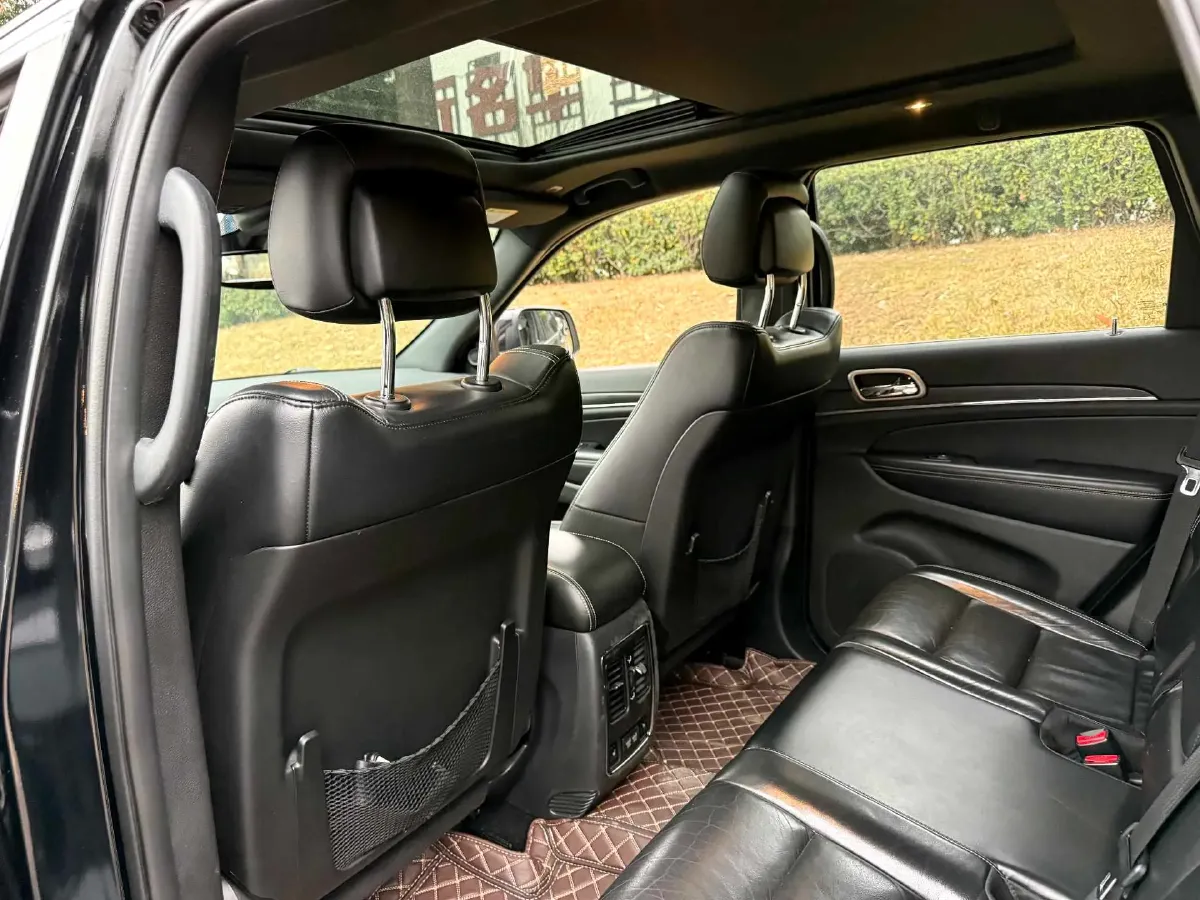 2017 Jeep Grand Cherokee 3.0L 234HP V6 8AT,autocango,china used car exporter,china ev exporter,chinese used car exporter,chinese used ev exporter