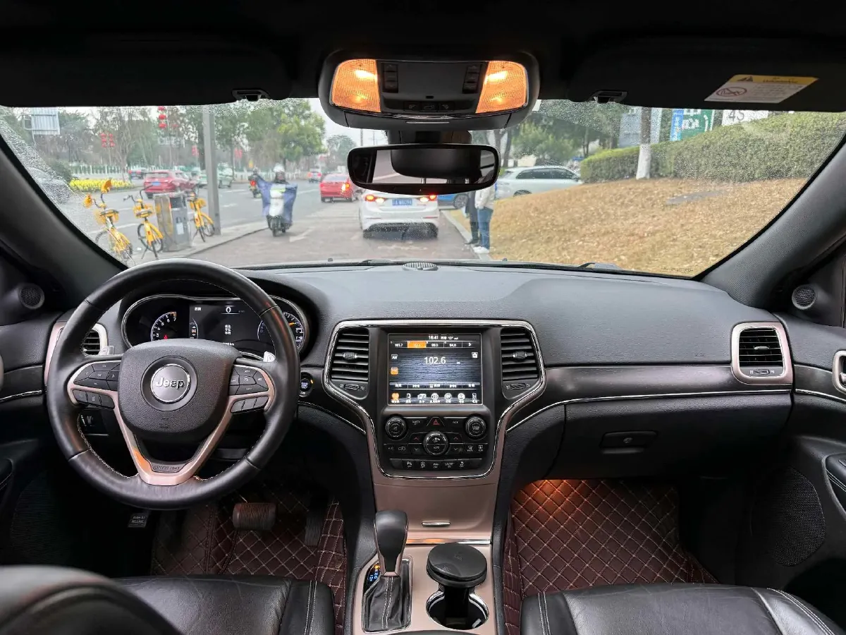 2017 Jeep Grand Cherokee 3.0L 234HP V6 8AT,autocango,china used car exporter,china ev exporter,chinese used car exporter,chinese used ev exporter