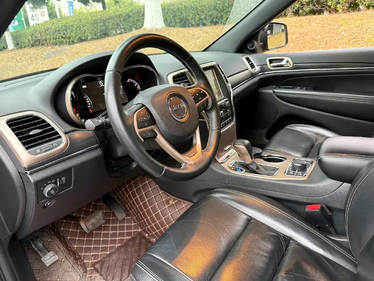 2017 Jeep Grand Cherokee 3.0L 234HP V6 8AT,autocango,china used car exporter,china ev exporter,chinese used car exporter,chinese used ev exporter