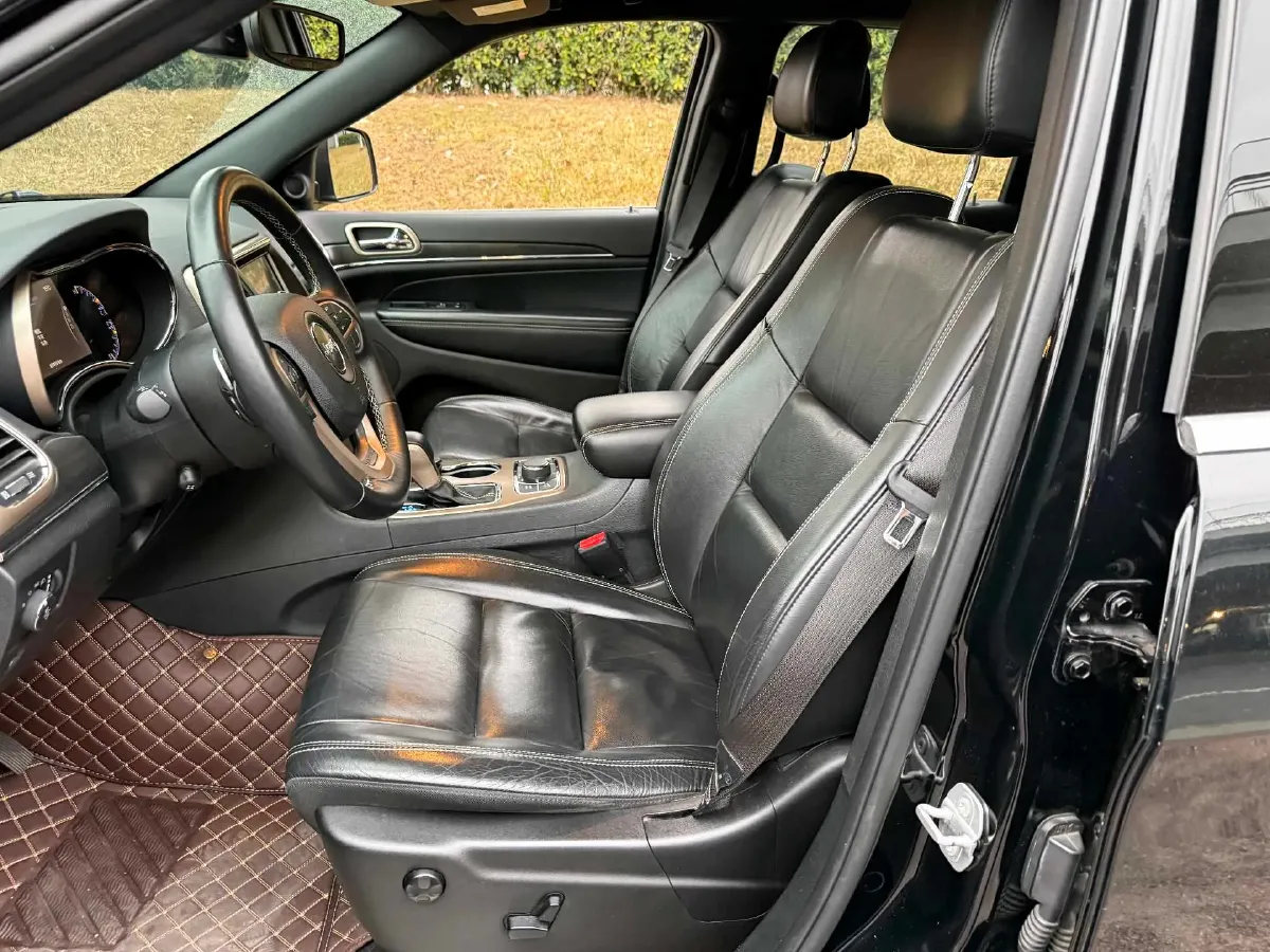 2017 Jeep Grand Cherokee 3.0L 234HP V6 8AT,autocango,china used car exporter,china ev exporter,chinese used car exporter,chinese used ev exporter