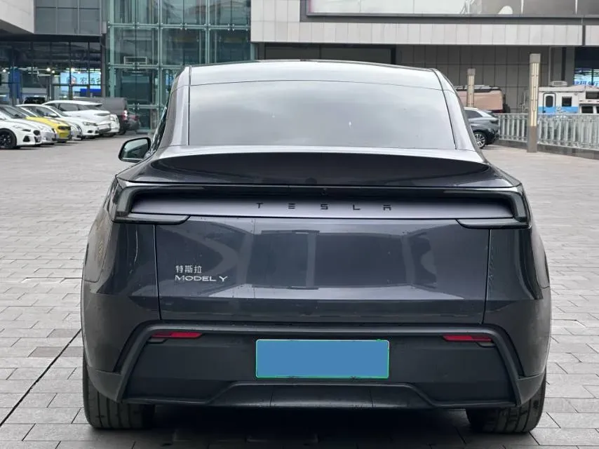 2025 Tesla Model Y BEV 62.5KWH,autocango,china used car exporter,china ev exporter,chinese used car exporter,chinese used ev exporter