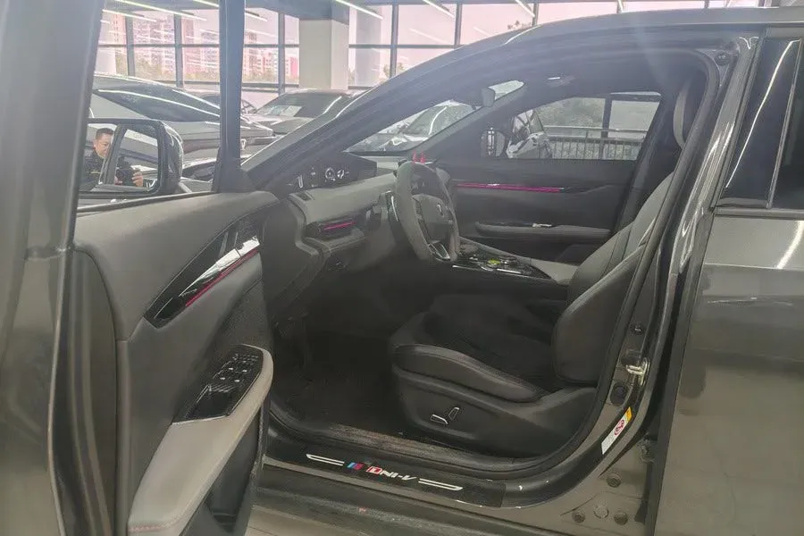 2022 ChangAn UNI-V 1.5T 188HP L4 7DCT,autocango,china used car exporter,china ev exporter,chinese used car exporter,chinese used ev exporter