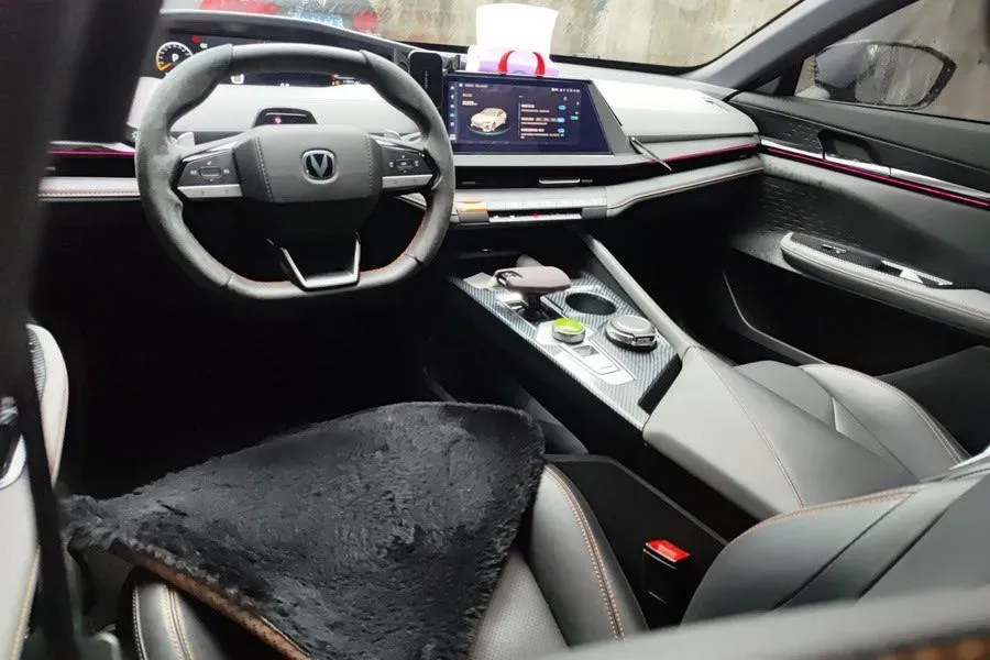 2022 ChangAn UNI-V 1.5T 188HP L4 7DCT,autocango,china used car exporter,china ev exporter,chinese used car exporter,chinese used ev exporter