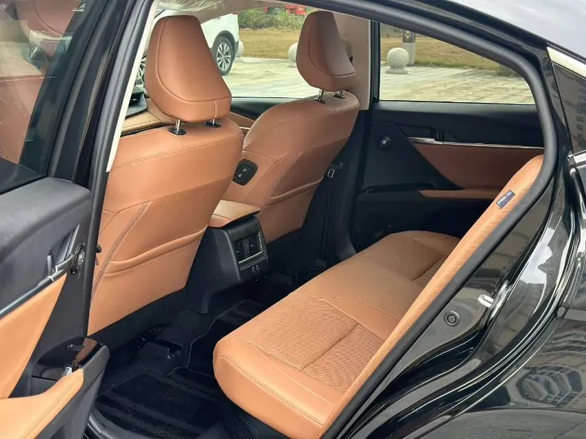 2024 Toyota Camry 2.0L 152HP L4 E-CVT Hybrid,autocango,china used car exporter,china ev exporter,chinese used car exporter,chinese used ev exporter