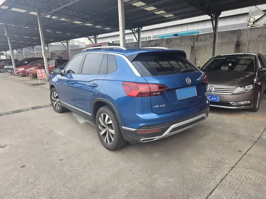 2019 Jeep Cherokee 2.0T 234HP L4 9AT,autocango,china used car exporter,china ev exporter,chinese used car exporter,chinese used ev exporter